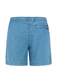 Shorts de bain bleus avec une taille élastique, des coutures plates et une poche arrière. Le tissu présente une finition texturée subtile.