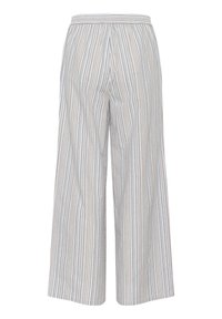 Hlače širokih nogavica od lagane tkanine s vertikalnim prugama u plavoj, bež i bijeloj boji. Elastični pojas, bez džepova.