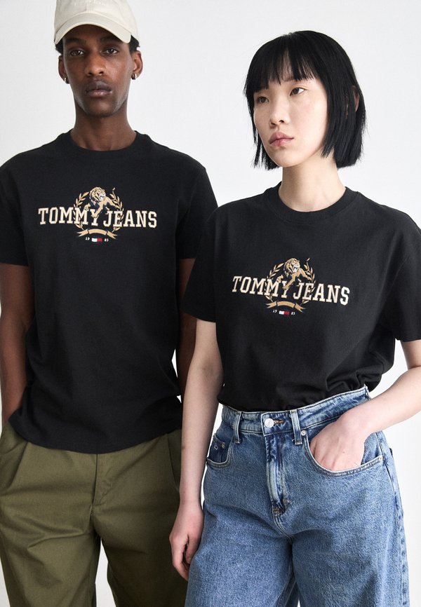 VARSITY NOVELTY TEE UNISEX - Print T-shirt3