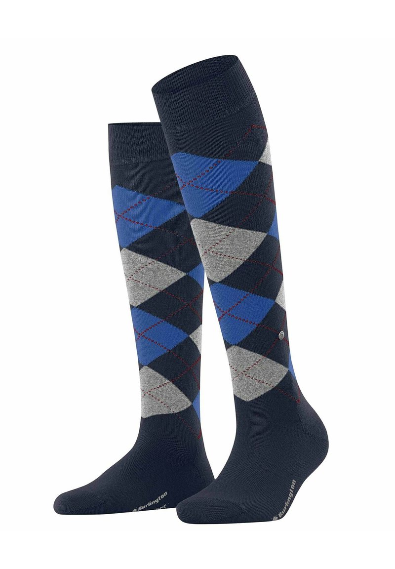 Skarpetki sięgające do kolan z granatowym tłem i diamentowym wzorem w odcieniach niebieskiego, szarości i czerwieni, wykonane z miękkiego i wytrzymałego materiału.