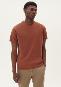 Matinique JERMALINK - Navadna majica - cambridge brown