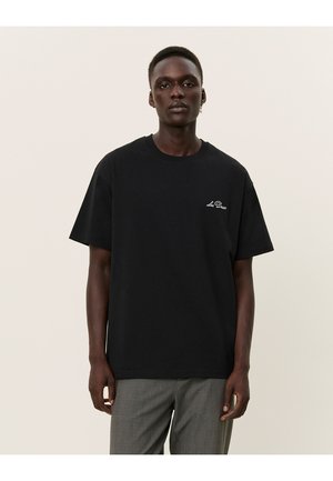 - T-shirt basic