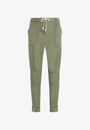 Pantalons cargo vert olive avec ceinture élastique et cordon de serrage, dotés de deux poches avant et de détails de couture contrastants.