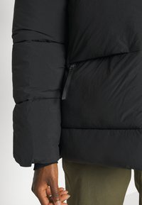 Didriksons NOMI - Vinterjakke - black