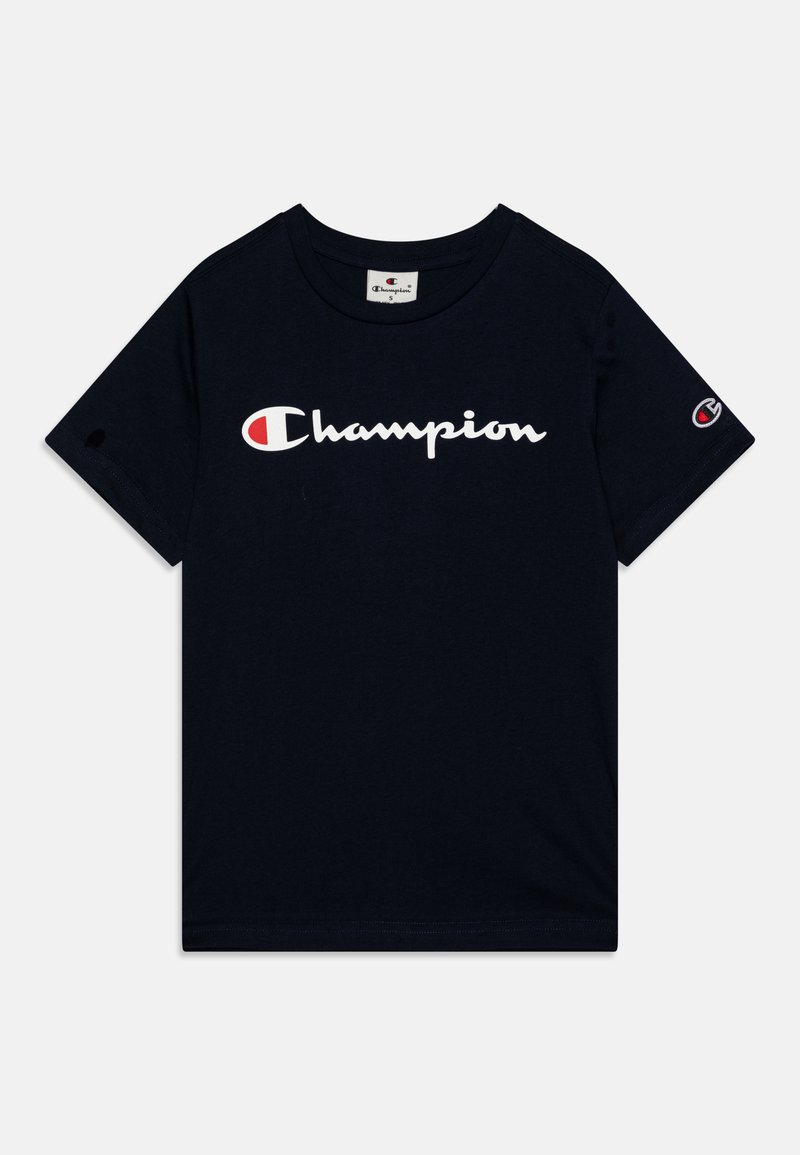 Navyblå bomulls t-shirt med kort ärm. Har en stor vit "Champion"-logotyp på framsidan och en liten logotyp på vänster ärm.