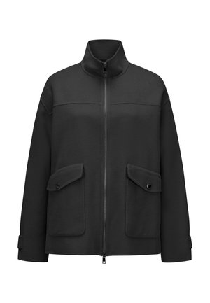 Schwarze Fleecejacke mit hohem Kragen, Frontreißverschluss und zwei großen Klappentaschen. Merkmale sind ein lässiger Schnitt und knöpfbare Ärmelbündchen.