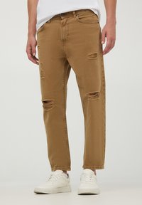 Terranova Jeans Tapered Fit - beige