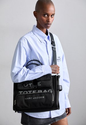 THE MEDIUM TOTE - Handtasche - black