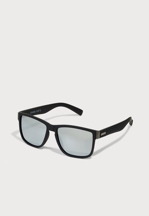 Czarne prostokątne okulary przeciwsłoneczne z szarymi lustrzanymi soczewkami. Wykonane z plastiku, z ochroną UV400 i matowym wykończeniem oprawek.