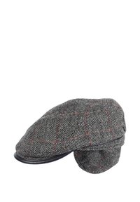 Pălărie plată din tweed gri cu urechi, având un model de carouri roșii și margine din piele neagră pe partea din față.