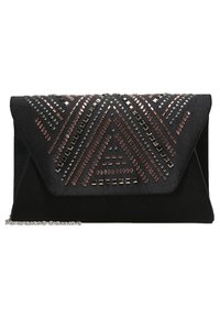 Borsa a tracolla nera con pattina a busta, decorata con borchie metalliche geometriche e una tracolla in catena argentata.