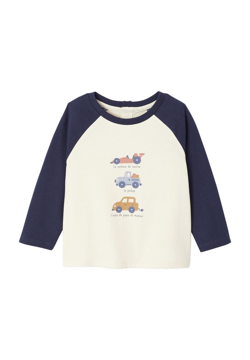 Langärmliges Baumwoll-T-Shirt mit cremefarbenem Körper und marineblauen Raglanärmeln, versehen mit Carton-Autos und Text in Blau und Orange.