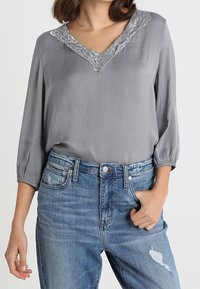 JDY Bluse - grey