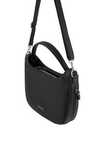 Sac à bandoulière en cuir noir avec une finition texturée, doté d'une poche zippée, d'une bandoulière ajustable et d'accents en métal argenté.