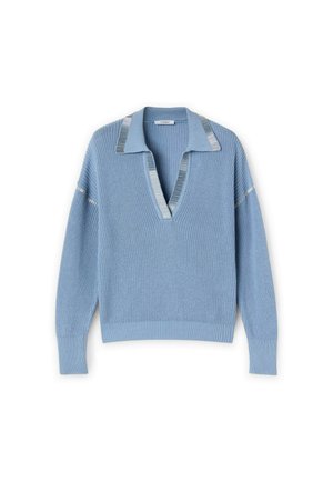 Pull en tricot bleu clair avec un décolleté en V et un col contrastant. Présente un tissu texturé et des accents métalliques le long des bords du col.