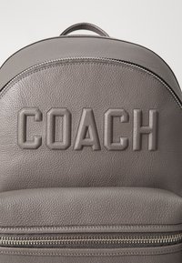 COACH CHARTER BACKPACK IN COACH GRAPHIC - Sac à dos - charcoal