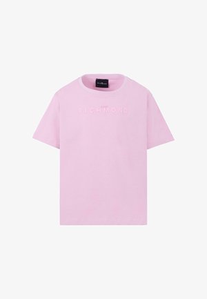 T-shirt en coton rose clair avec des manches courtes, col rond et texte en relief "JOHN RICHMOND" sur la poitrine. Texture lisse.