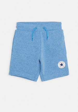Blå småbørns shorts med elastisk linning og snor, med et hvidt Converse All Star-logo på venstre nederste ben.