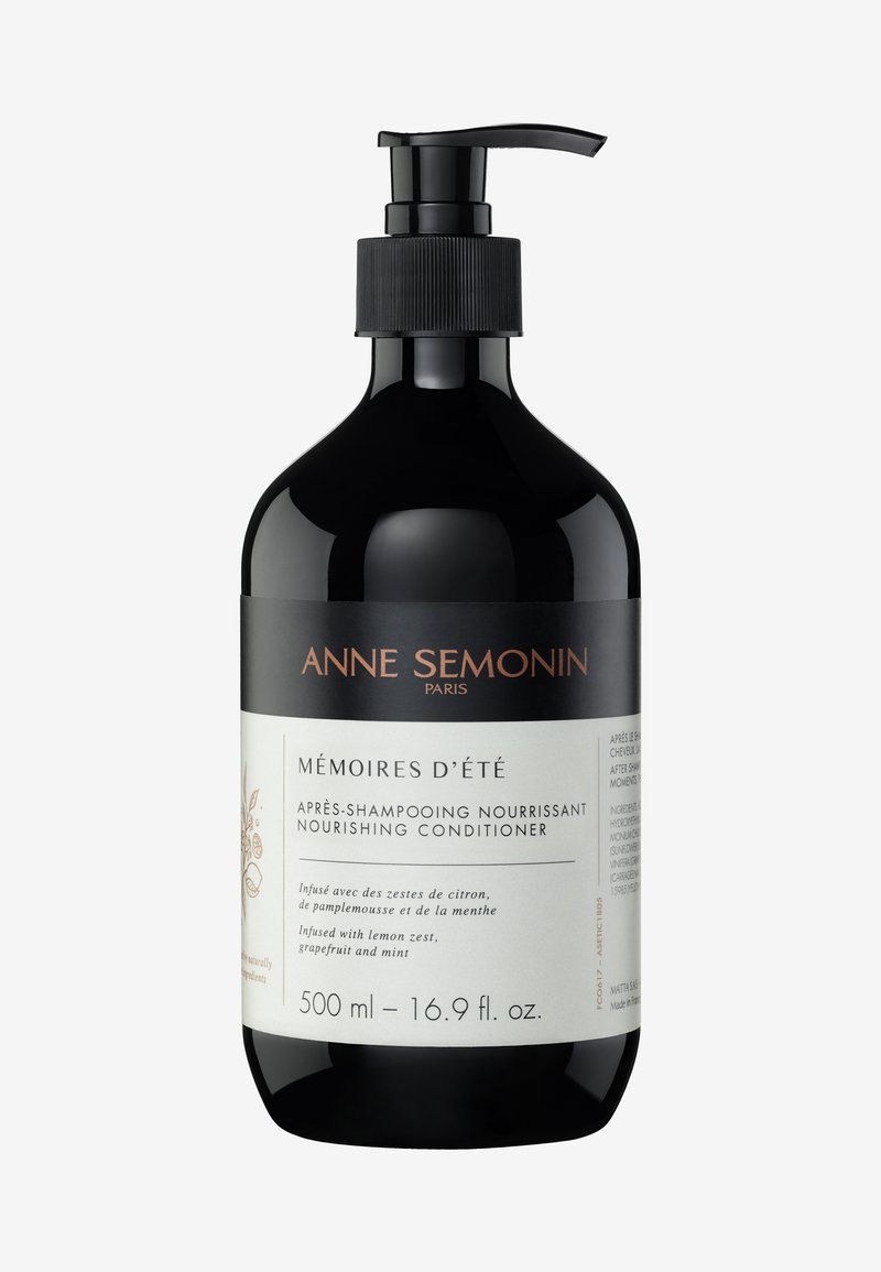 Black plastic bottle with a pump, featuring a white label. Text includes "MÉMOIRES D’ÉTÉ" and details about the nourishing conditioner.