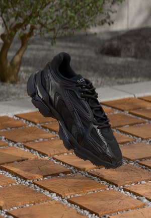 Trainers - black