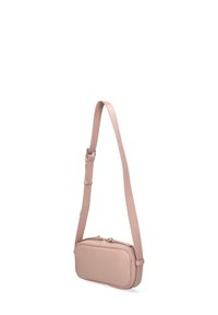 Borsa a tracolla in pelle rosa con forma rettangolare, texture liscia, tracolla regolabile e dettaglio della cerniera in tono oro.