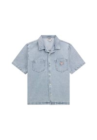 Lichtblauw denim shirt met korte mouwen, knoopsluiting, twee borstzakken en een klein driehoekig merkembleem op de rechterzak.