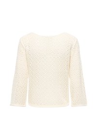 Pull crochet à manches longues de couleur crème avec motif en maille ouverte, vu de dos sur fond blanc.