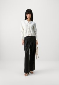 FTC Cashmere CARDIGAN MOCKNECK - Ζακέτα - pristine white