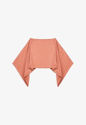 Haut orange rouille à épaules dénudées avec des manches larges, asymétriques et fluides, et une texture de tissu douce et lisse.