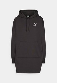 Robe à capuche longue noire avec poche kangourou à l'avant, capuche avec cordon de serrage et logo Puma blanc sur la poitrine gauche.