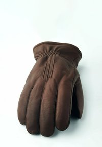 Brune læderhandsker med en glat tekstur, formet til fingrene, med syningsdetaljer og en elastisk håndledskant for tæt pasform.