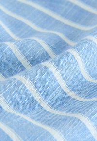 Unausgewählt, blue white stripe