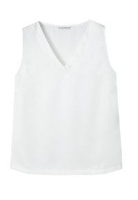 Haut sans manches blanc en tissu lisse. Présente un décolleté en V et des bords droits. Design minimaliste sans motifs ni accents visibles.
