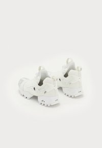 Reebok LTD 11 BY BORIS BIDJAN SABERI INSTAPUMP FURY MID UNISEX - Sportcipő - white