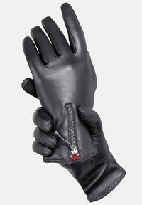 Guanti in pelle nera con una texture liscia, dotati di una cerniera sul polso e un accento rosso vicino al tirante della cerniera.