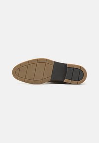 Pier One LEATHER - Fűzős cipők - taupe