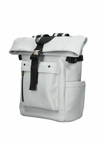 Szary wodoodporny plecak z zamknięciem typu roll-top, regulowanymi czarnymi paskami, przednią kieszenią na zamek oraz bocznymi kieszeniami do dodatkowego przechowywania.