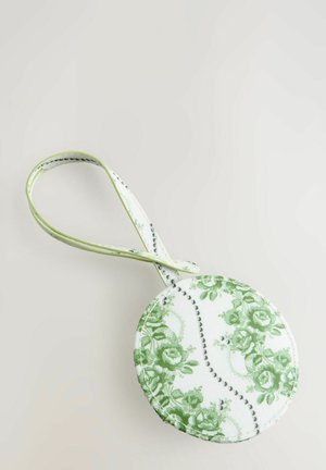 Kerek tasak, zöld virágmintával fehér alapon, világoszöld pánttal és kontrasztos varrással.