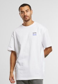 Mister Tee T-shirts med print - white