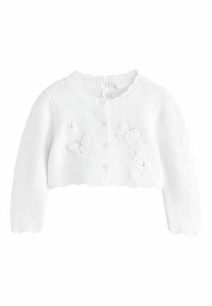 Biely pletený detský sveter s dlhými rukávmi, zapínaním na gombíky vpredu, vlnkovaným lemom a štruktúrovanými motýlikovými ozdobami na hrudi.