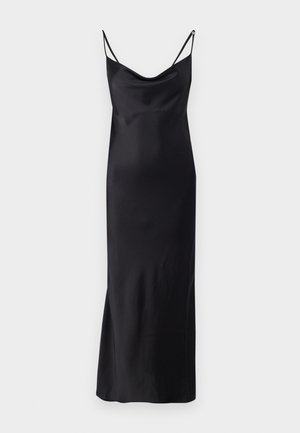 Vestido de satén negro con escote en cowl, tirantes finos ajustables y silueta recta que llega hasta la mitad de la pantorrilla, textura suave.