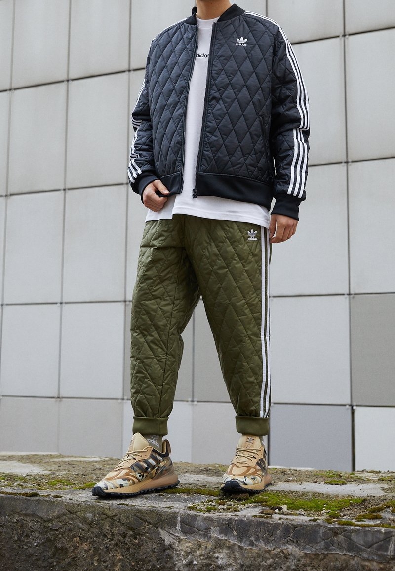 adidas Originals Träningsbyxor - olive