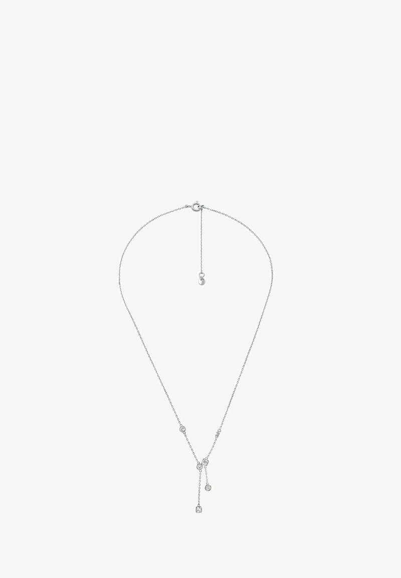 Sølv kæde med en Y-formet design og tre hængende detaljer: en firkantet, en rund og en dråbeformet detalje.