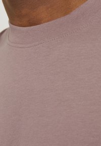 Jack & Jones JJEBRADLEY TEE O NECK - Basic póló - twilight mauve