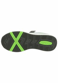 Sportwagensohle aus schwarzem Gummi, mit grünen Flexzonenakzenten und strukturiertem Muster für besseren Halt. Mit "VADO"-Markenlogo.