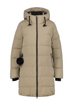 Abrigo de invierno acolchado beige con capucha, cremallera frontal, cordones negros, bolsillos con cremallera y un llavero con pompón negro en el lado izquierdo.