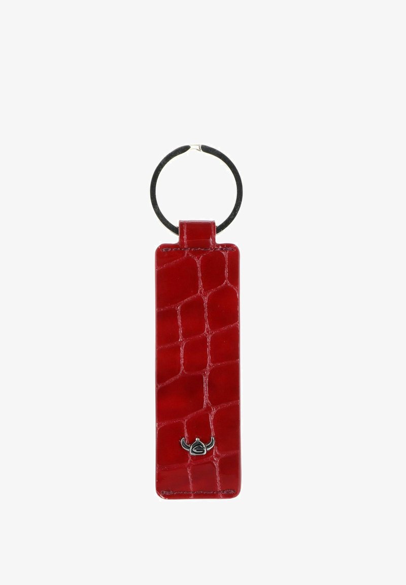 Porte-clés rectangulaire rouge avec texture crocodile et petit emblème tête de taureau en argent fixé à un anneau métallique rond.