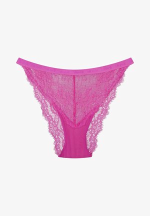 Rosa Spitzen-Tanga mit einem filigranen floralen Muster, durchsichtigen Seiten und einem soliden Rückenteil. Mit einem elastischen Bund, der mit einem Logo geprägt ist.