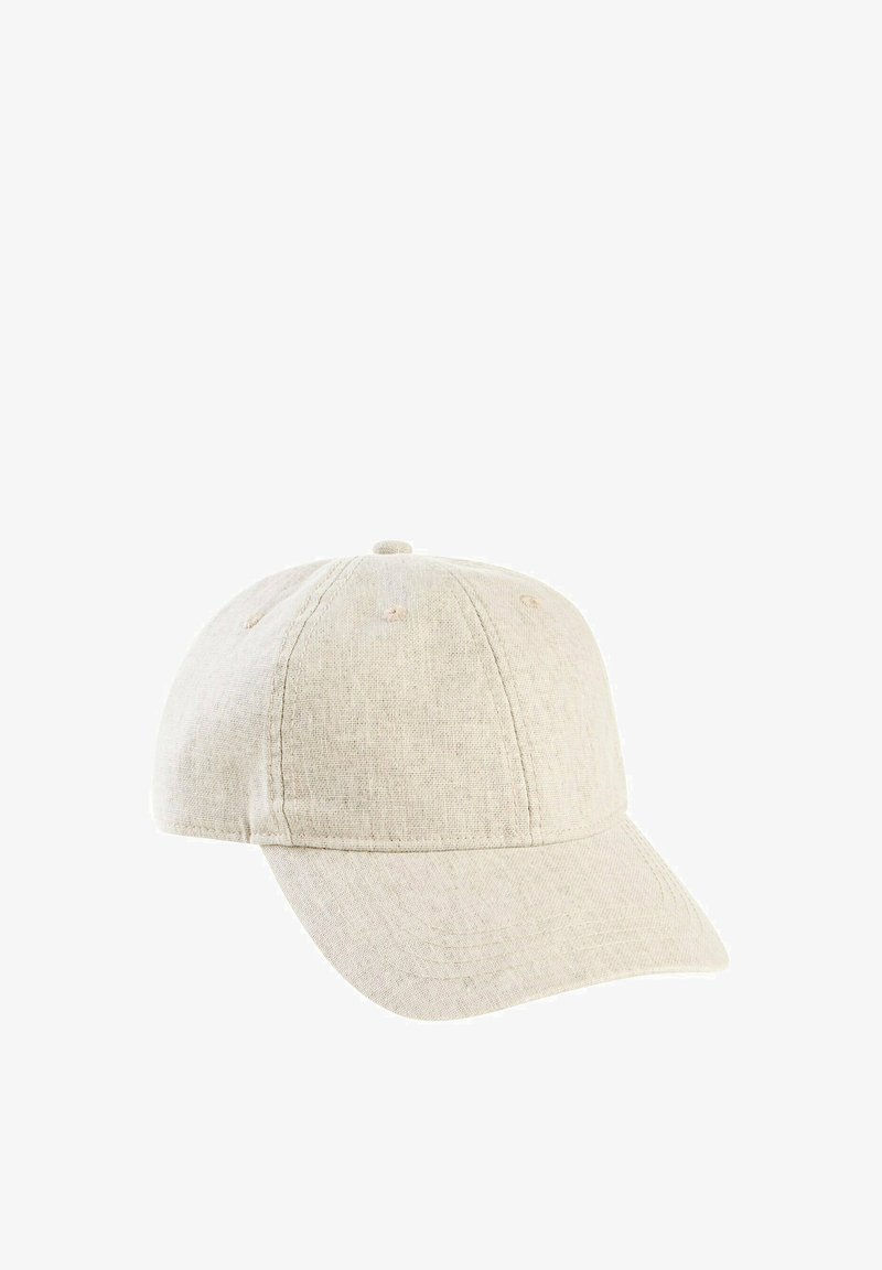Casquette de baseball en lin beige avec visière incurvée et panneaux cousus, présentée sur un fond blanc.