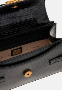 Guess MINI-SIBEL PYTHONPRINT - Borsa a mano - schwarz